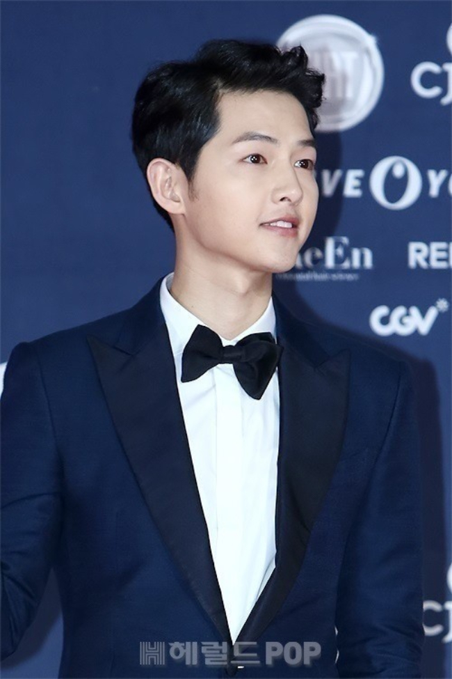 Lộ thông tin về màn xuất hiện của gia đình Song Joong Ki: Vợ Tây “bắn” tiếng Hàn, nhan sắc quý tử chiếm spotlight- Ảnh 6.