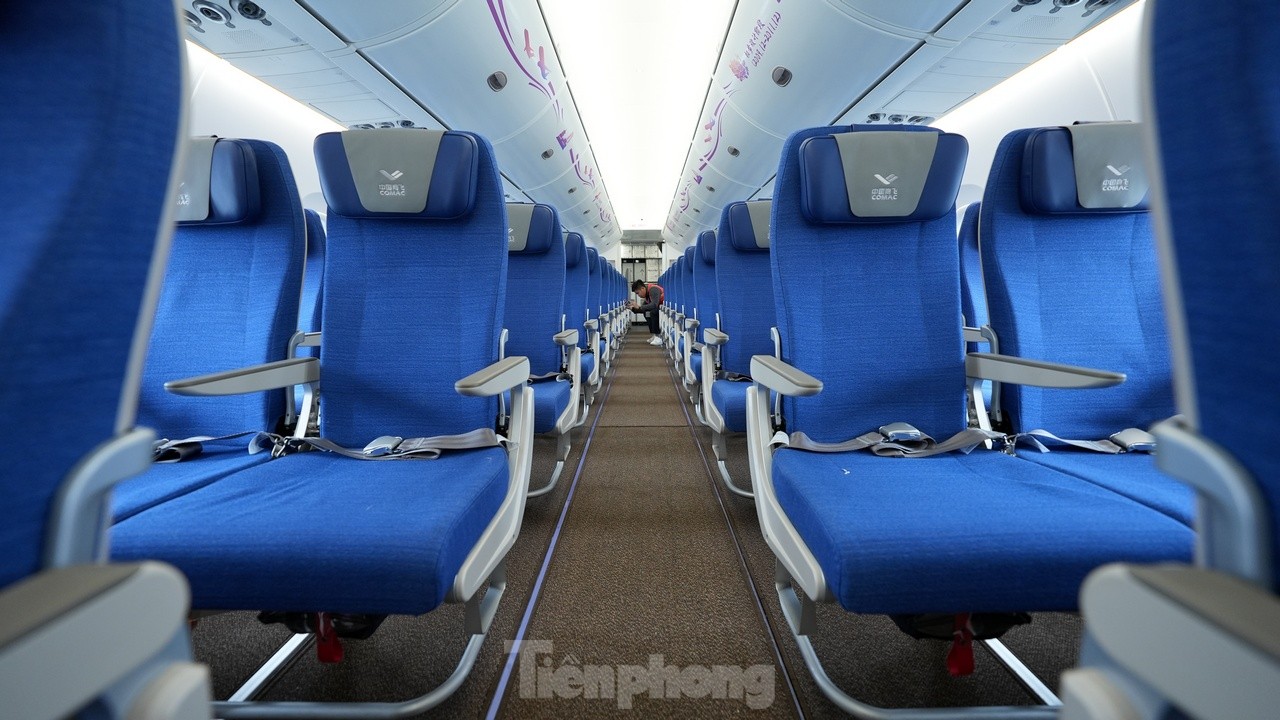 'Đột nhập' chiếc máy bay chở khách đầu tiên của Trung Quốc- Ảnh 5.