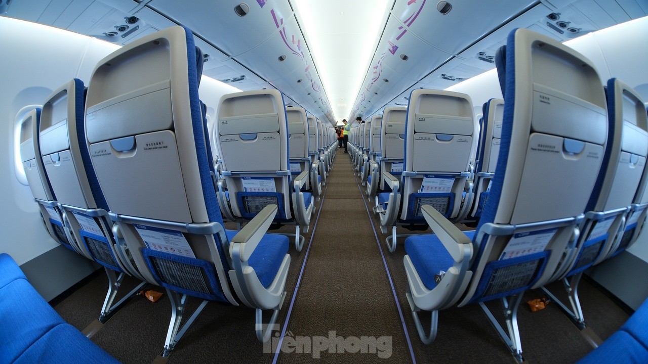 'Đột nhập' chiếc máy bay chở khách đầu tiên của Trung Quốc- Ảnh 6.