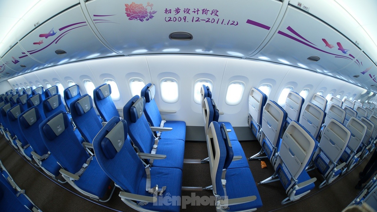 'Đột nhập' chiếc máy bay chở khách đầu tiên của Trung Quốc- Ảnh 7.