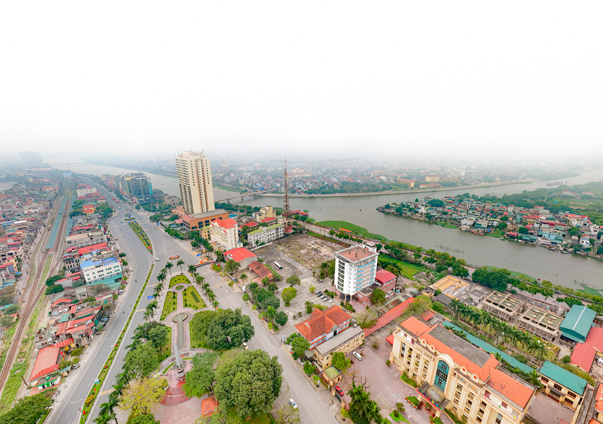 Thành phố ngã ba sông ngay gần Hà Nội, tăng trưởng liên tục 2 chữ số, phấn đấu thành đô thị loại một vào năm 2030- Ảnh 1.