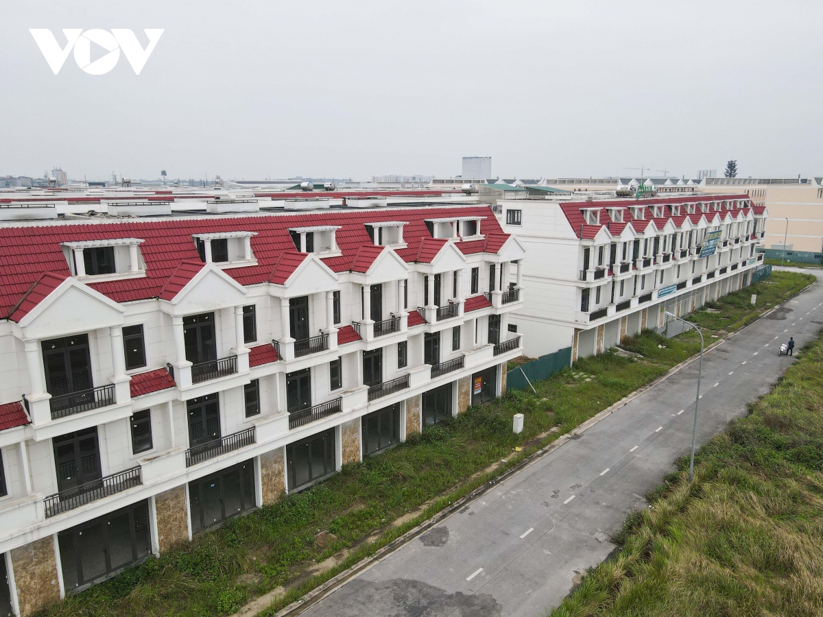 Cận cảnh hàng trăm biệt thự bạc tỷ “đắp chiếu” của Công ty CP Đệ Tam ở Bắc Ninh- Ảnh 10.