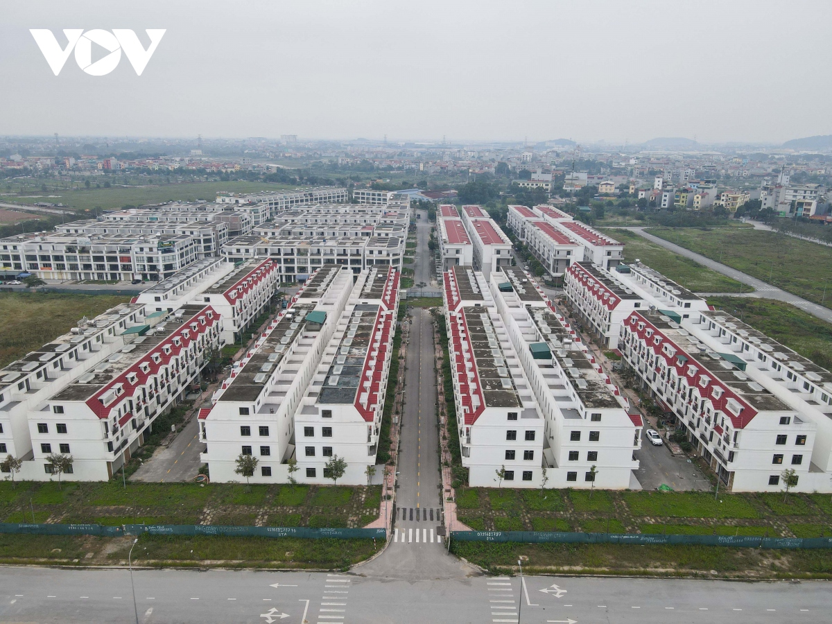 Cận cảnh hàng trăm biệt thự bạc tỷ “đắp chiếu” của Công ty CP Đệ Tam ở Bắc Ninh- Ảnh 8.