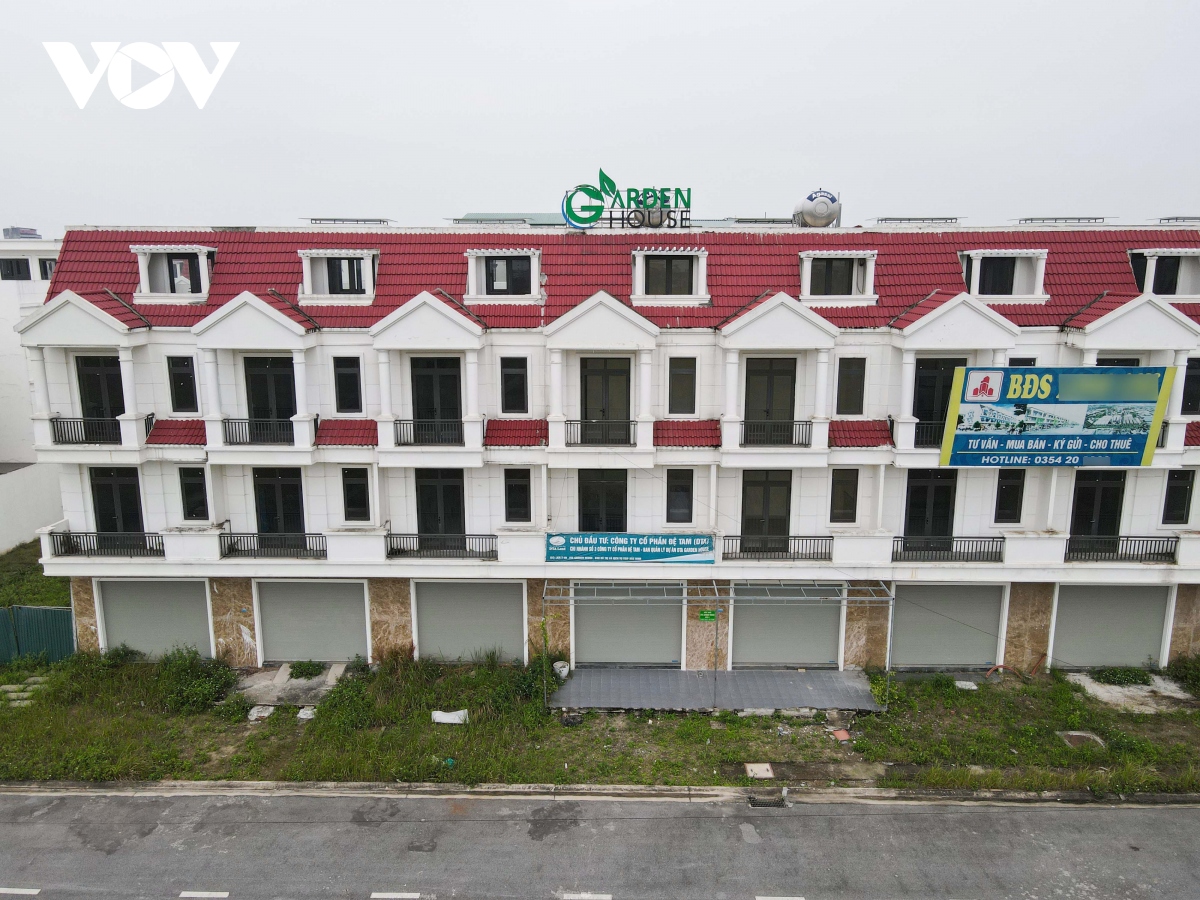 Cận cảnh hàng trăm biệt thự bạc tỷ “đắp chiếu” của Công ty CP Đệ Tam ở Bắc Ninh- Ảnh 2.