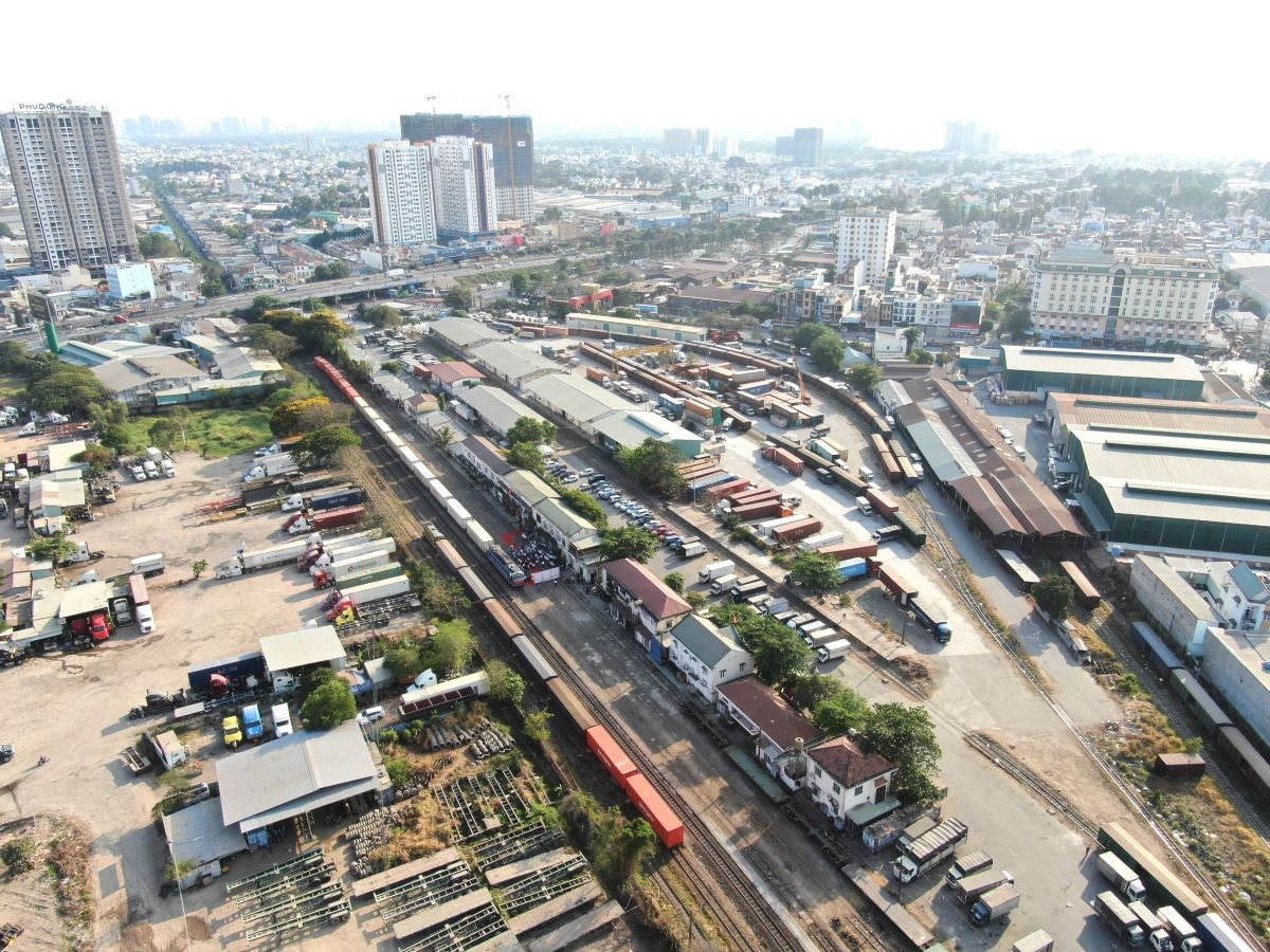 Cận cảnh ga hàng hóa đầu mối đi quốc tế lớn nhất Việt Nam- Ảnh 6.