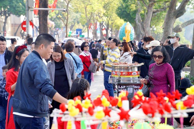 Gần 2 triệu khách quốc tế đến Việt Nam trong tháng Tết- Ảnh 2.