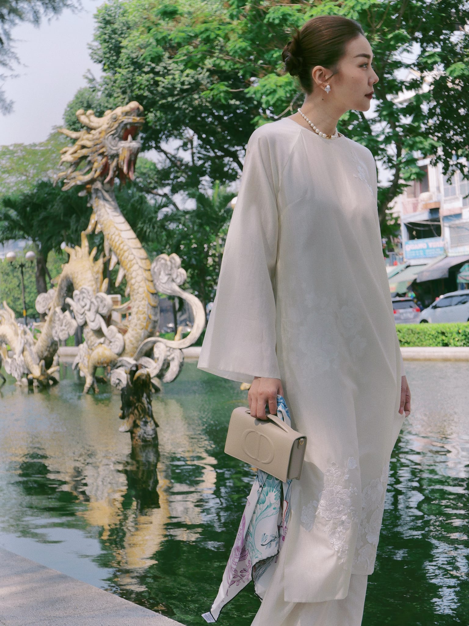 Sao Việt diện áo dài trơn màu: Chẳng cần phụ kiện cầu kỳ, bấy nhiêu đây cũng đủ cao sang, duyên dáng rồi- Ảnh 6.