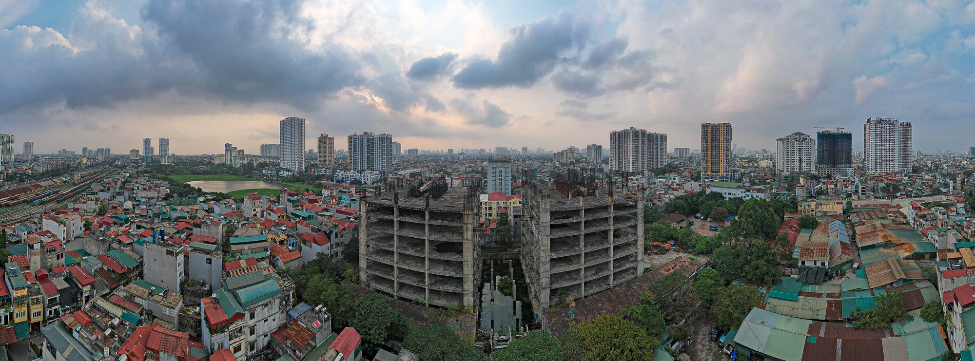 Cận cảnh toà tháp đôi Sky Garden bỏ hoang sau hơn 12 năm khởi công- Ảnh 10.