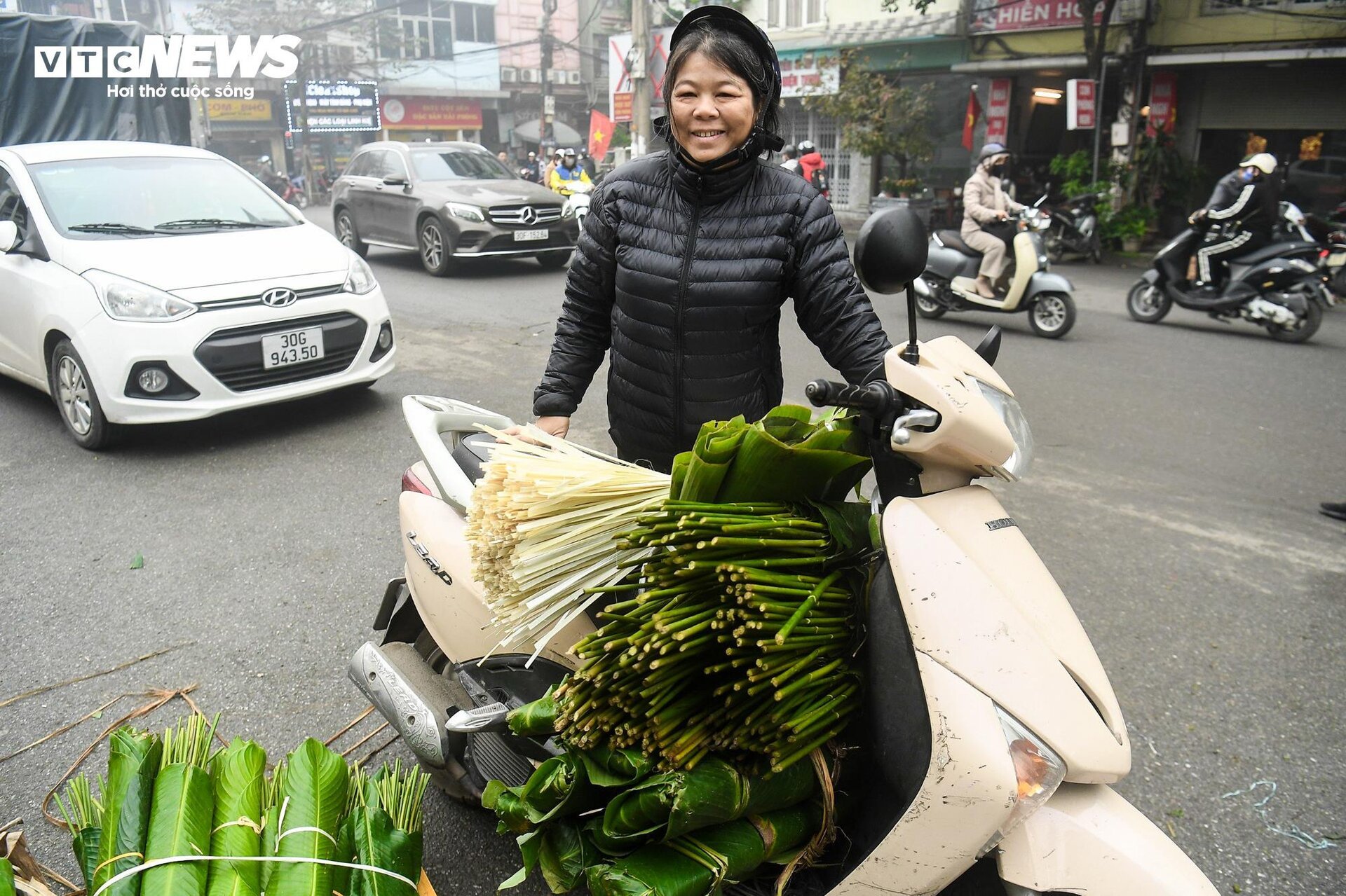 Chợ lá dong lâu đời nhất Hà Nội nhộn nhịp ngày giáp Tết - Ảnh 14.