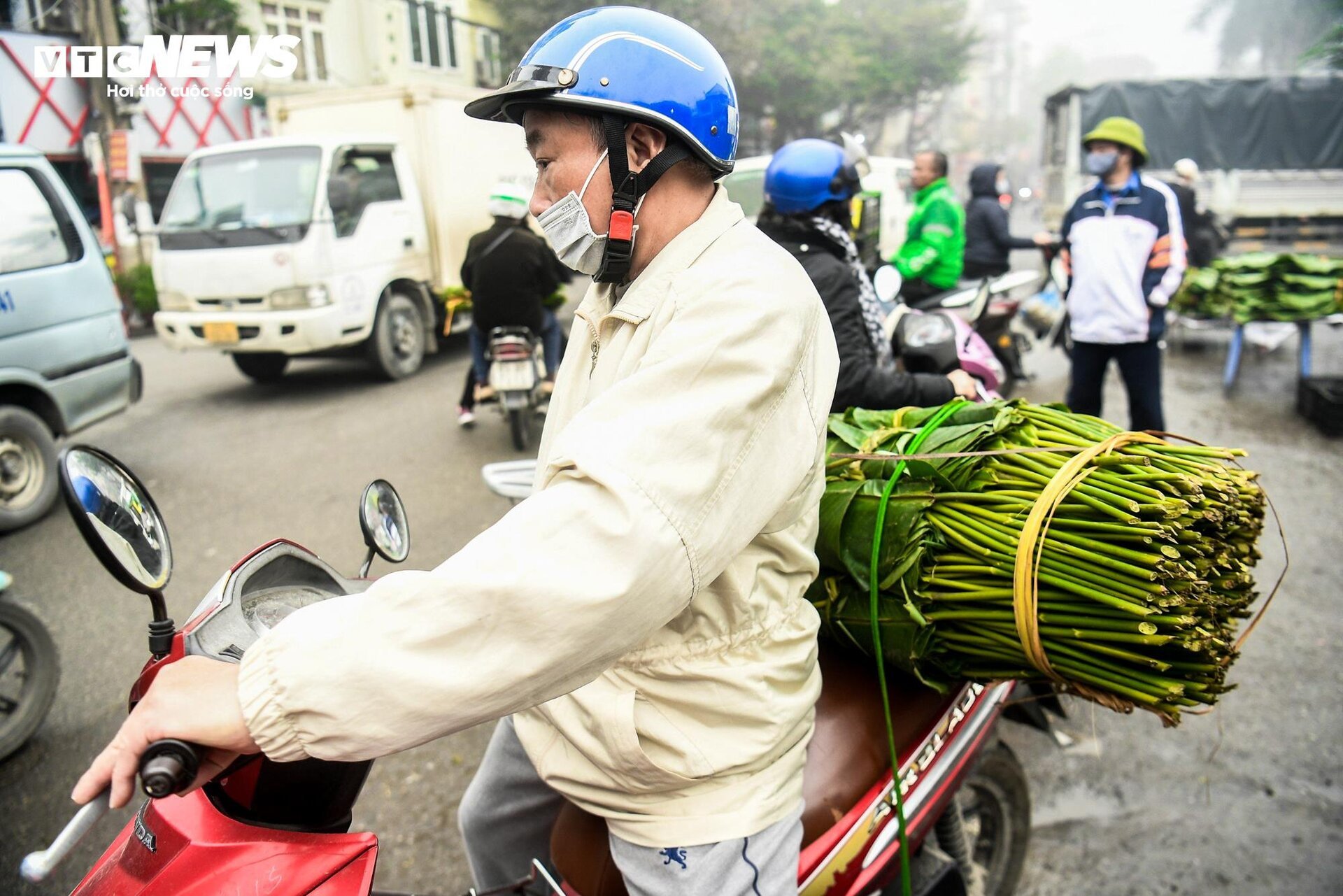 Chợ lá dong lâu đời nhất Hà Nội nhộn nhịp ngày giáp Tết - Ảnh 15.
