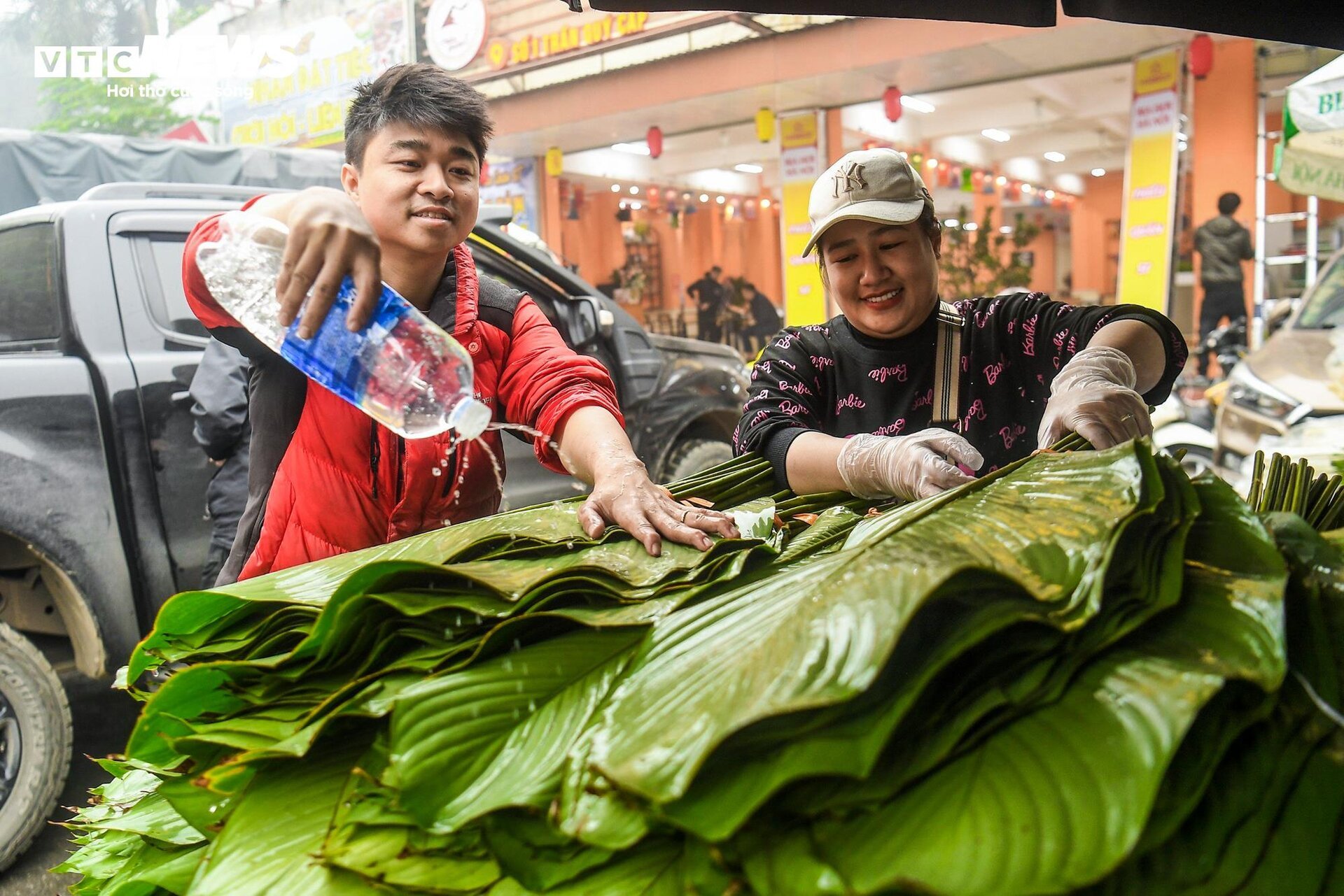 Chợ lá dong lâu đời nhất Hà Nội nhộn nhịp ngày giáp Tết - Ảnh 8.