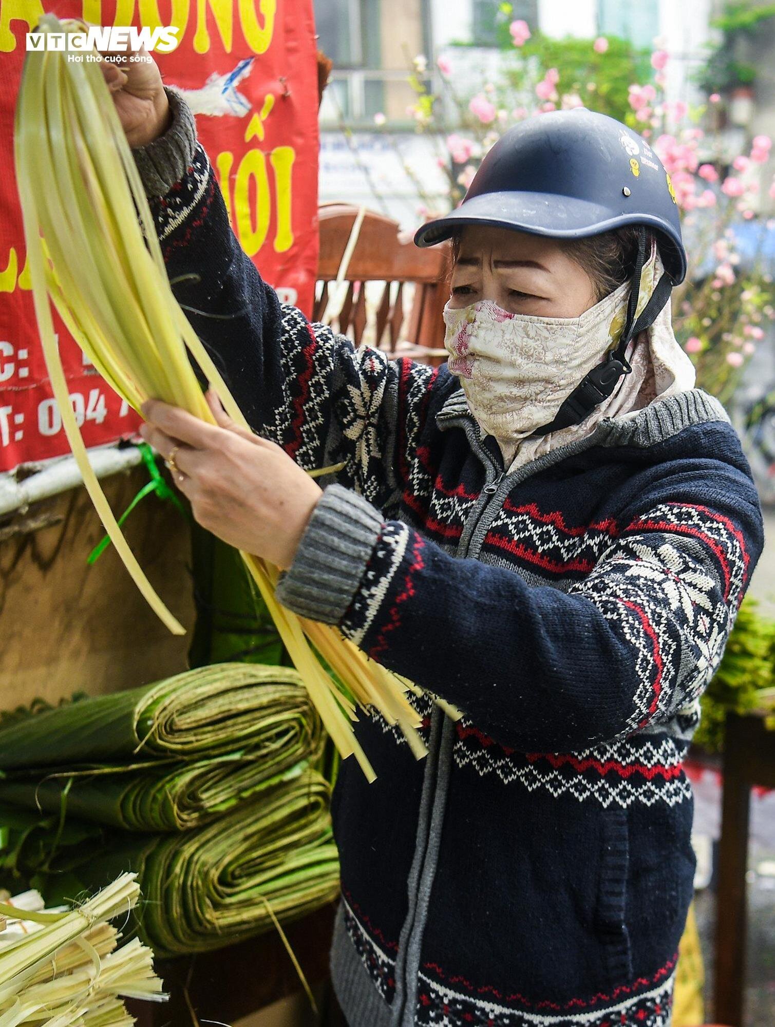 Chợ lá dong lâu đời nhất Hà Nội nhộn nhịp ngày giáp Tết - Ảnh 10.