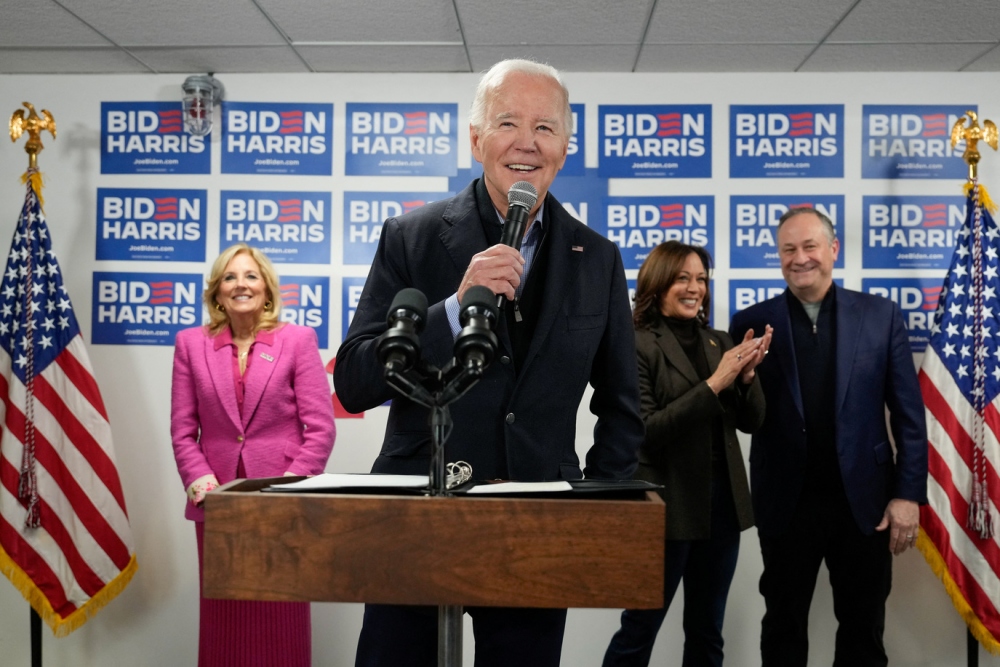 Tổng thống Biden chiến thắng trong cuộc bầu cử sơ bộ chính thức đầu tiên - Ảnh 1.