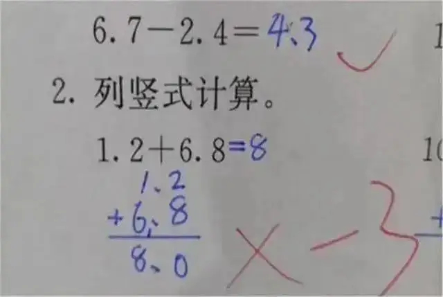 Con làm toán &quot;1,2 + 6,8 = 8&quot; bị cô giáo gạch sai, phụ huynh đi kiện nhưng xấu hổ khi nghe đáp án - Ảnh 1.