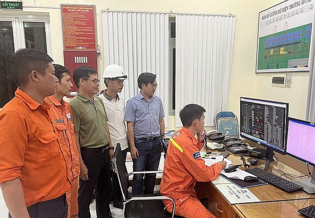 Hoàn thành đường dây 220kV Nha Trang – Tháp Chàm - Ảnh 2.