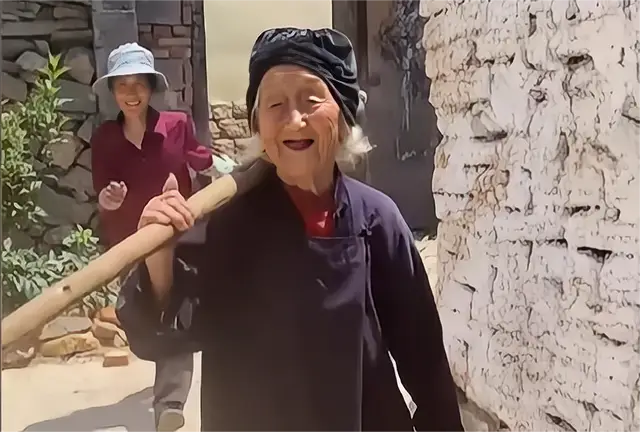 Cụ bà 103 tuổi vẫn khỏe mạnh, lái ô tô như người trẻ nhờ 2 thói quen đơn giản: Không phải tập thể dục- Ảnh 3.