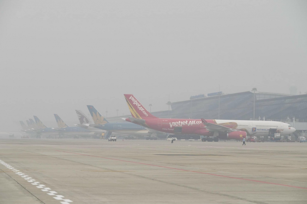 Họp khẩn lên phương án điều hành vì sân bay Nội Bài liên tục có sương mù dày đặc - Ảnh 1.