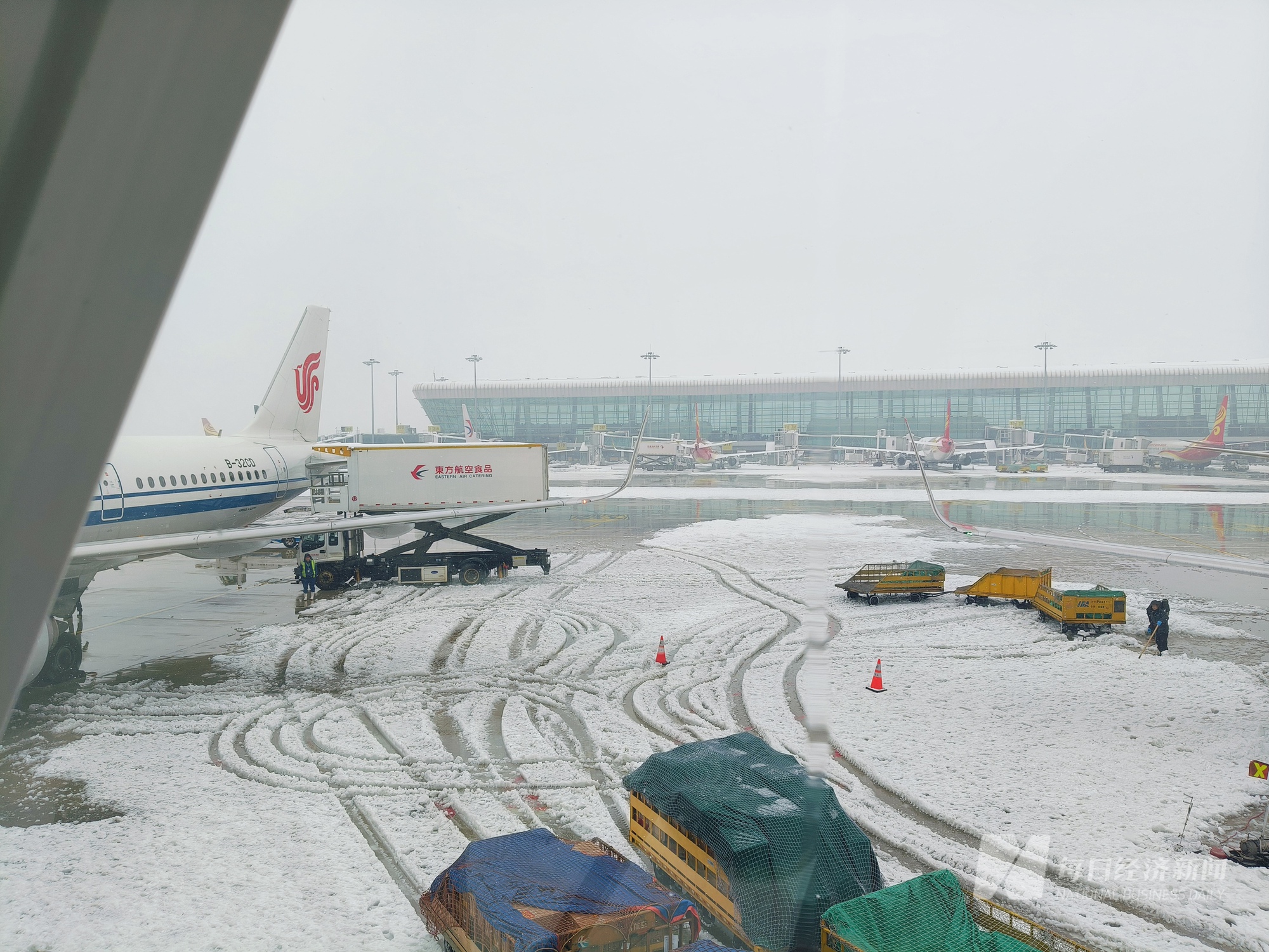 Bão tuyết cản trở Xuân vận Trung Quốc: Chạy ô tô, đi máy bay, ngồi tàu hỏa đều sợ không kịp về nhà đón Tết- Ảnh 6.