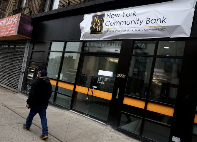 Chủ tịch FED Jerome Powell cảnh báo: Một số ngân hàng sẽ phải đóng cửa, nhưng vấn đề này ‘có thể kiểm soát’- Ảnh 3.