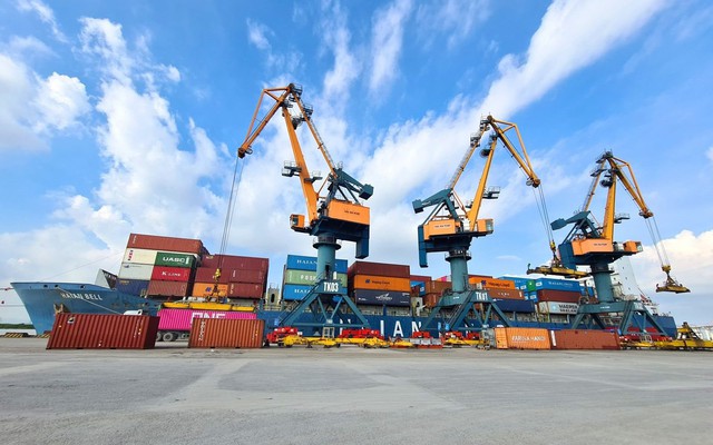 Công ty sở hữu đội tàu container lớn nhất Việt Nam phát hành 500 tỷ trái phiếu cho nhóm SSIAM, giá chuyển đổi chỉ bằng 2/3 thị giá hiện tại