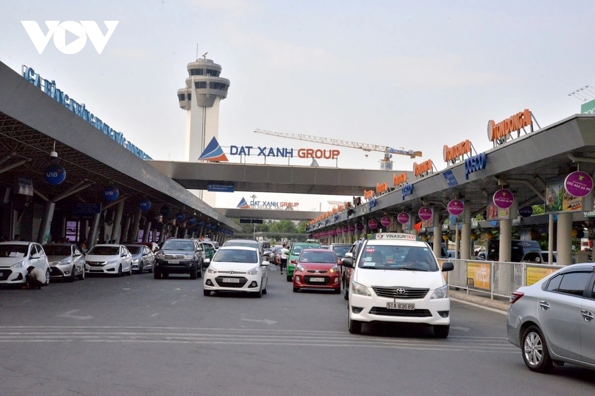 Chính thức thu phí không dừng ô tô ra vào Sân bay Nội Bài, Tân Sơn Nhất từ 6/2- Ảnh 1.