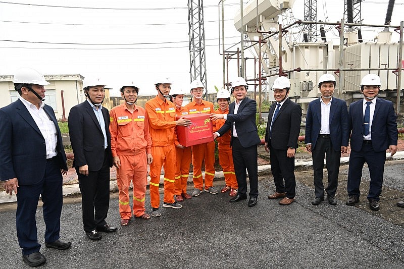 Bộ trưởng Bộ Công Thương kiểm tra công tác đảm bảo xăng dầu - điện Tết Nguyên đán 2024- Ảnh 9.