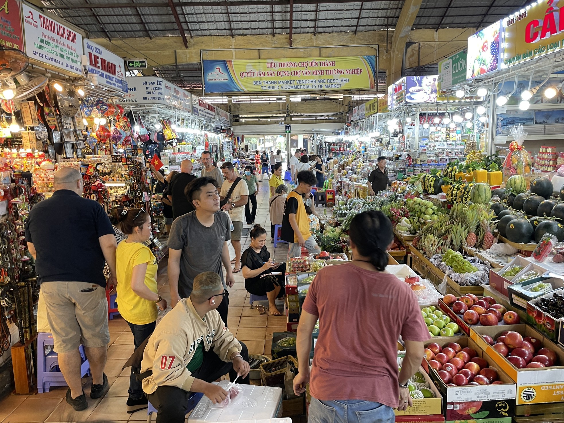 Chợ họp xuyên đêm, khách 'tràn' vào siêu thị từ mờ sáng 28 Tết- Ảnh 7.