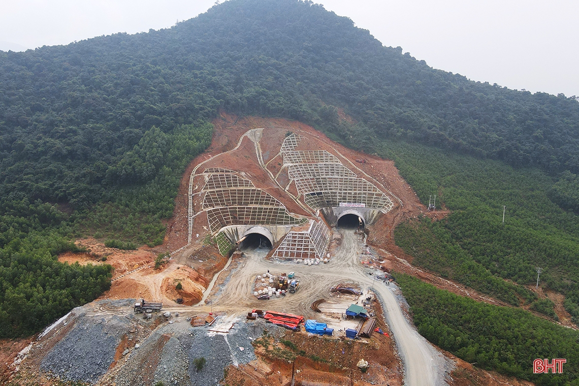 Robot đào hầm xuyên núi giúp thi công 'thần tốc' tuyến cao tốc trị giá 12.548 tỷ ở Việt Nam- Ảnh 4.