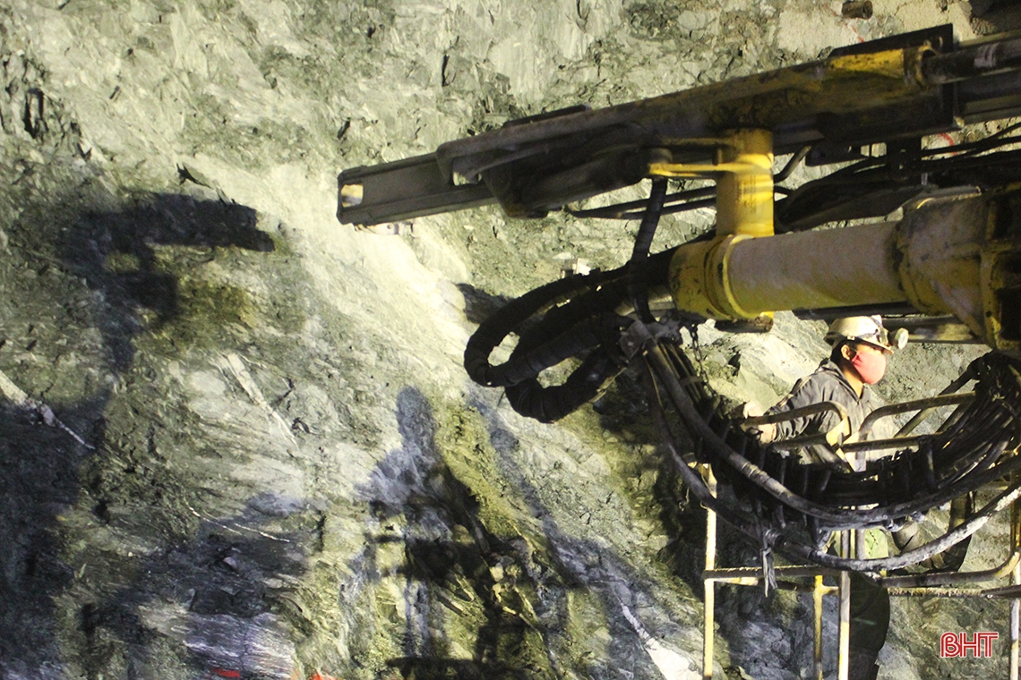Robot đào hầm xuyên núi giúp thi công 'thần tốc' tuyến cao tốc trị giá 12.548 tỷ ở Việt Nam- Ảnh 3.