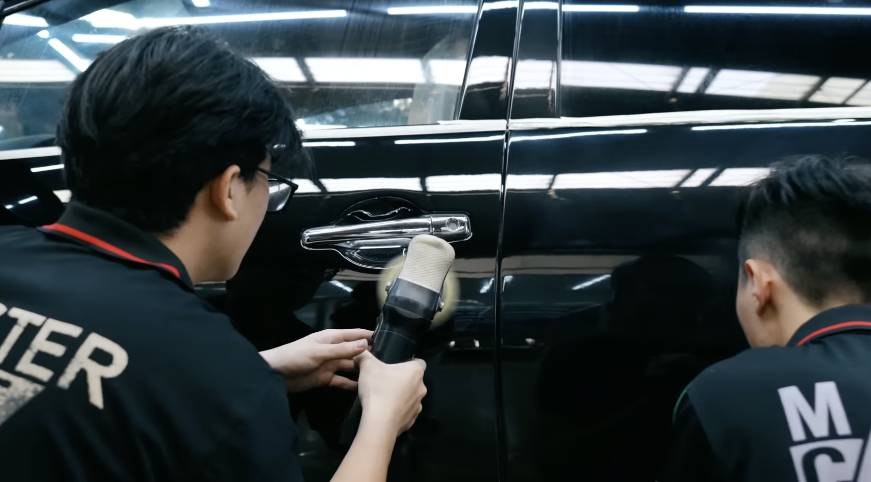 Mitsubishi Grandis 'hồi xuân' để đón Tết: Sơn giống Mercedes, có đá cốp, nội thất có chi tiết giống Lamborghini- Ảnh 16.