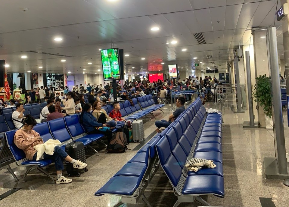 Sân bay Tân Sơn Nhất rất 'lạ' ngày 30 Tết- Ảnh 10.