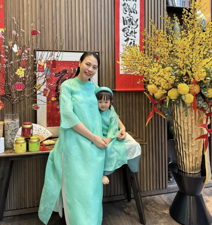 Phu nhân hào môn rộn ràng ngày cuối năm: Đàm Thu Trang cùng con 