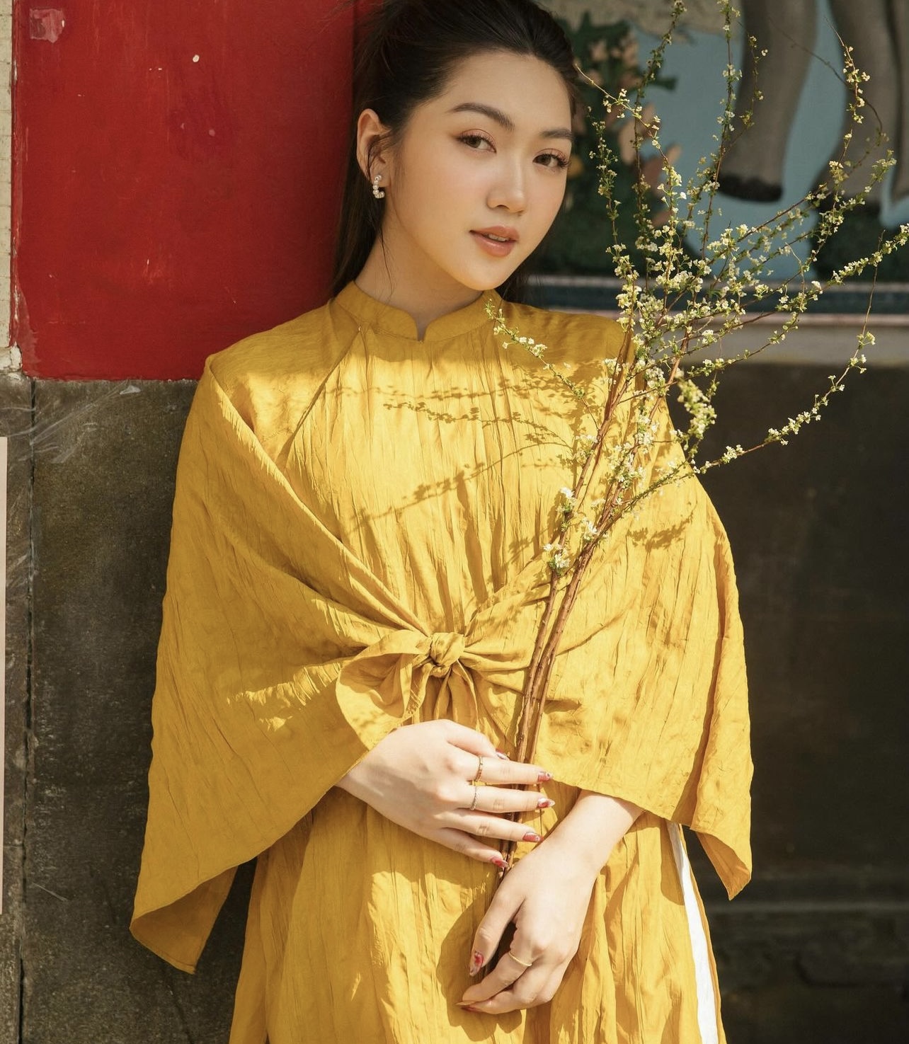 Instagram của hội con nhà giàu Việt những ngày cận Tết: Áo dài, áo bà ba thi nhau phủ sóng- Ảnh 1.