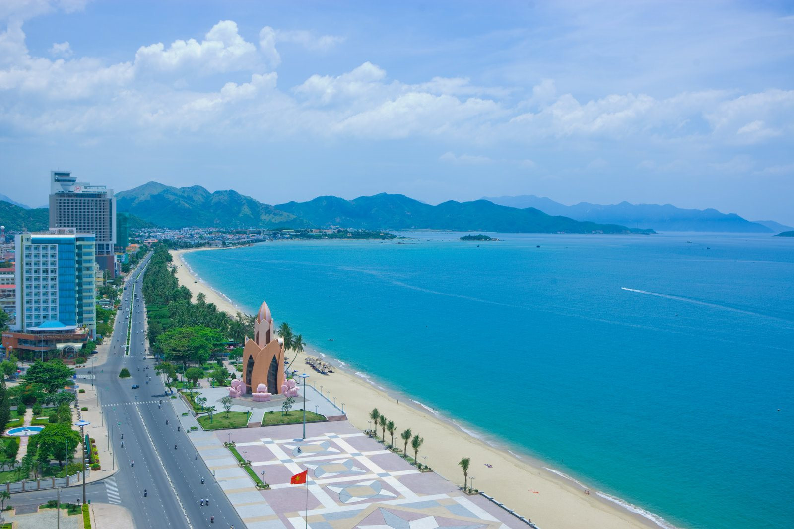 Tỉnh miền Trung có bờ biển dài nhất Việt Nam sắp lên thành phố trực thuộc trung ương, gần đây liên tục đón loạt dự án lớn- Ảnh 1.