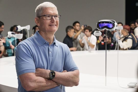 Trong cái rủi có cái may: Apple từ bỏ làm xe điện nhưng nhà đầu tư vui như Tết, giấc mơ vận hành AI thông qua iPhone sắp thành hiện thực- Ảnh 1.