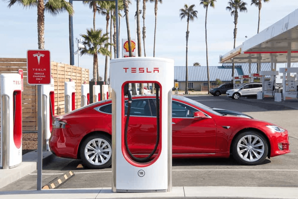 ‘Bén’ như Elon Musk: Bán ‘nguồn sống’ của xe điện cho đối thủ, ung dung kiếm lời tới 12 tỷ USD/năm kể cả cơn sốt EV hạ nhiệt- Ảnh 1.