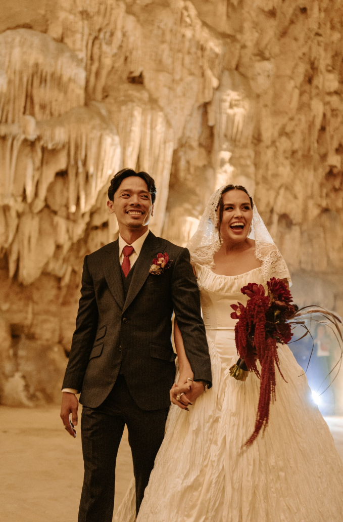 Danh tính dâu xinh rể xịn làm lễ cưới gây sốt trong hang động ở Quảng Ninh: Đàng gái gây bất ngờ khi tự lo liệu từ A-Z!- Ảnh 1.
