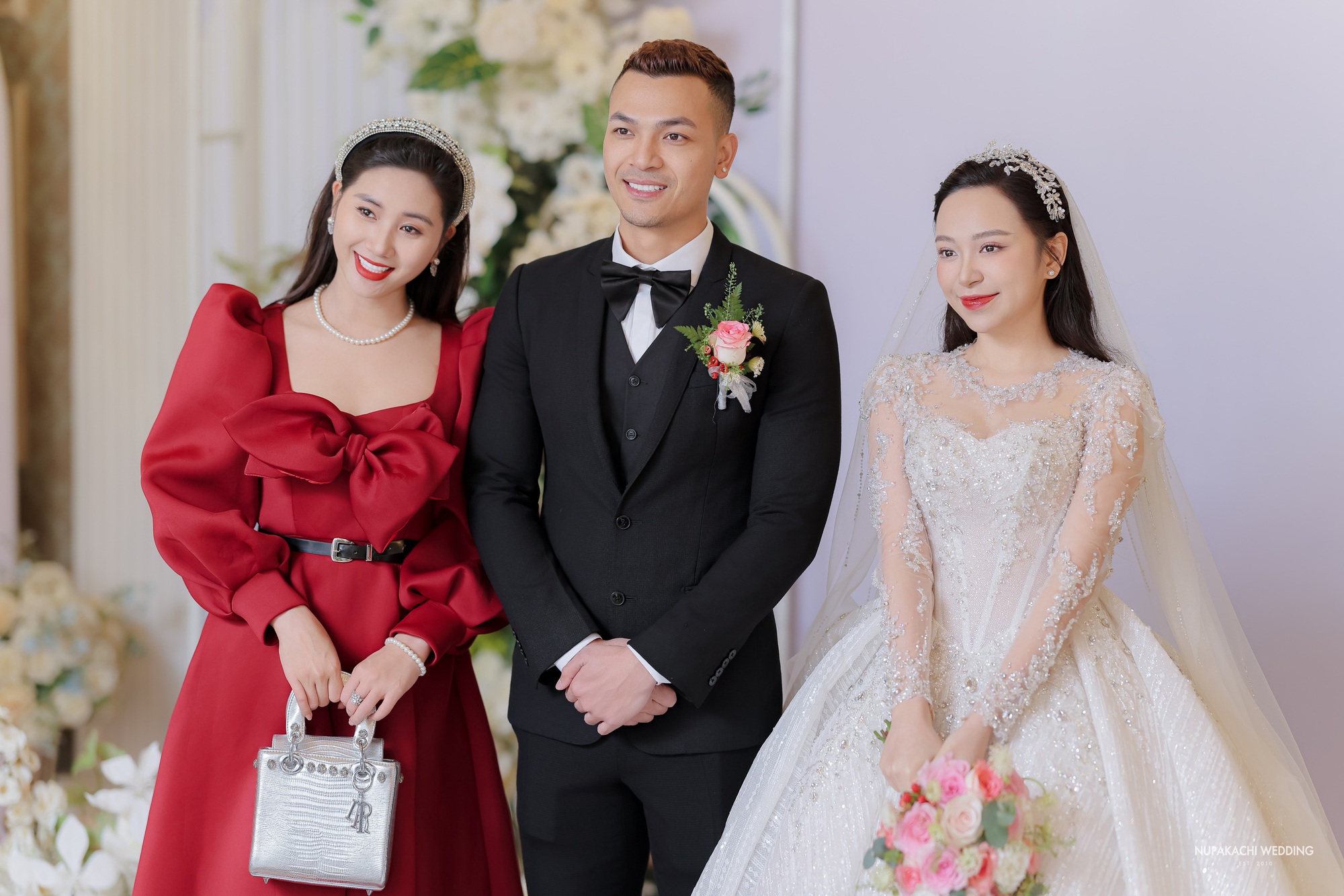 Lễ cưới diễn viên Kim Oanh: Nhã Phương - Lê Giang và dàn sao đổ bộ, cô dâu diện váy cưới 600 triệu- Ảnh 20.