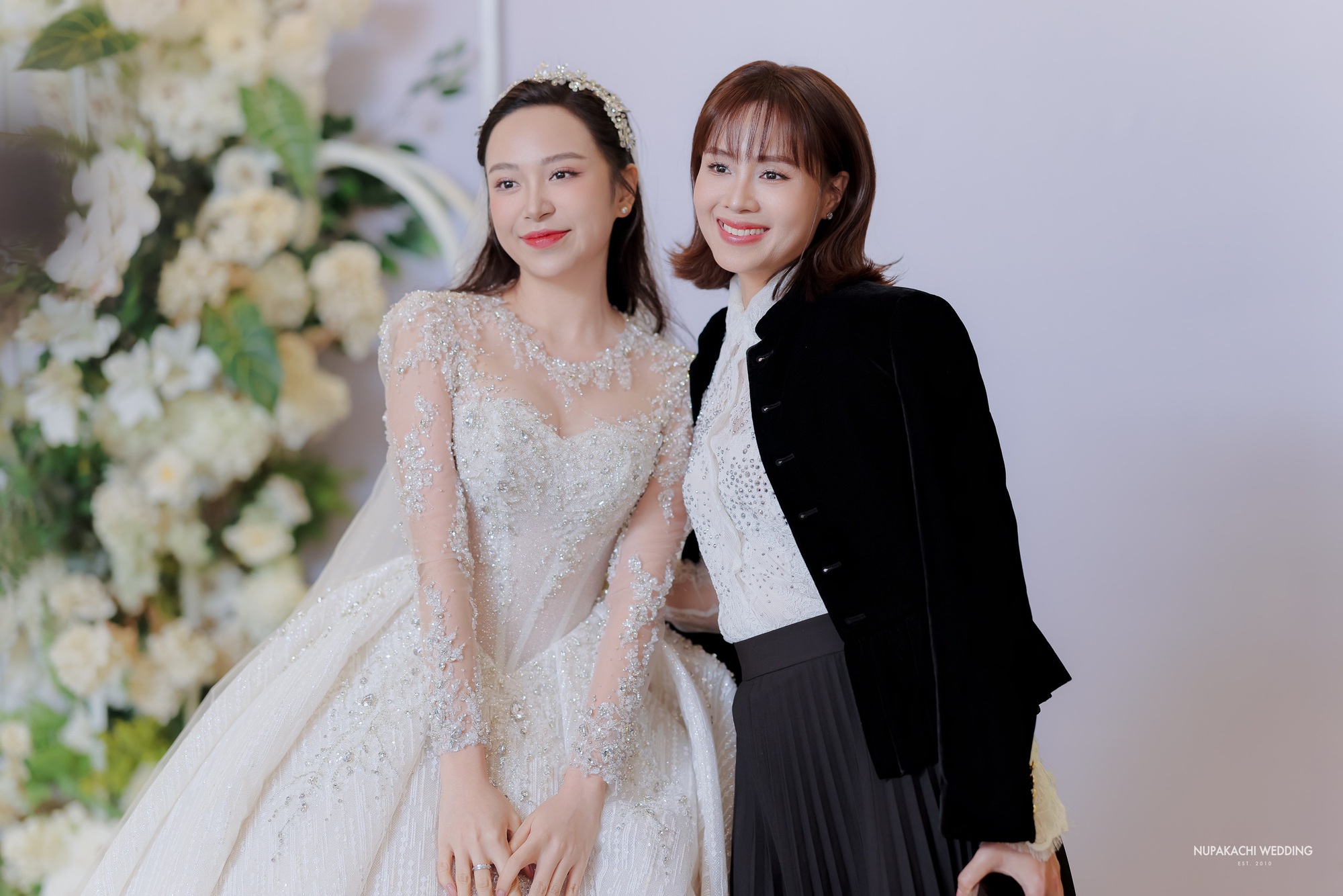 Lễ cưới diễn viên Kim Oanh: Nhã Phương - Lê Giang và dàn sao đổ bộ, cô dâu diện váy cưới 600 triệu- Ảnh 19.
