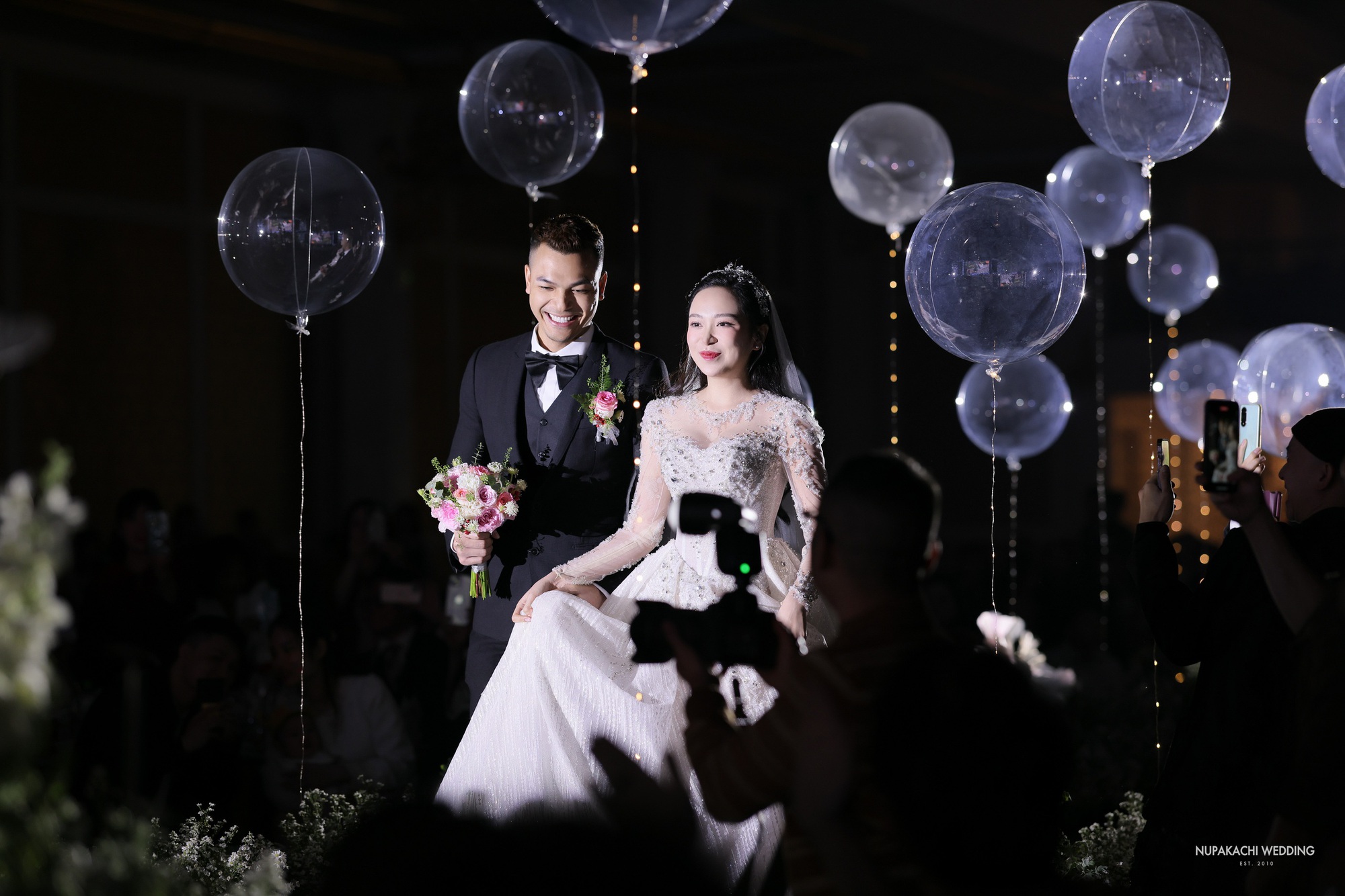 Lễ cưới diễn viên Kim Oanh: Nhã Phương - Lê Giang và dàn sao đổ bộ, cô dâu diện váy cưới 600 triệu- Ảnh 9.