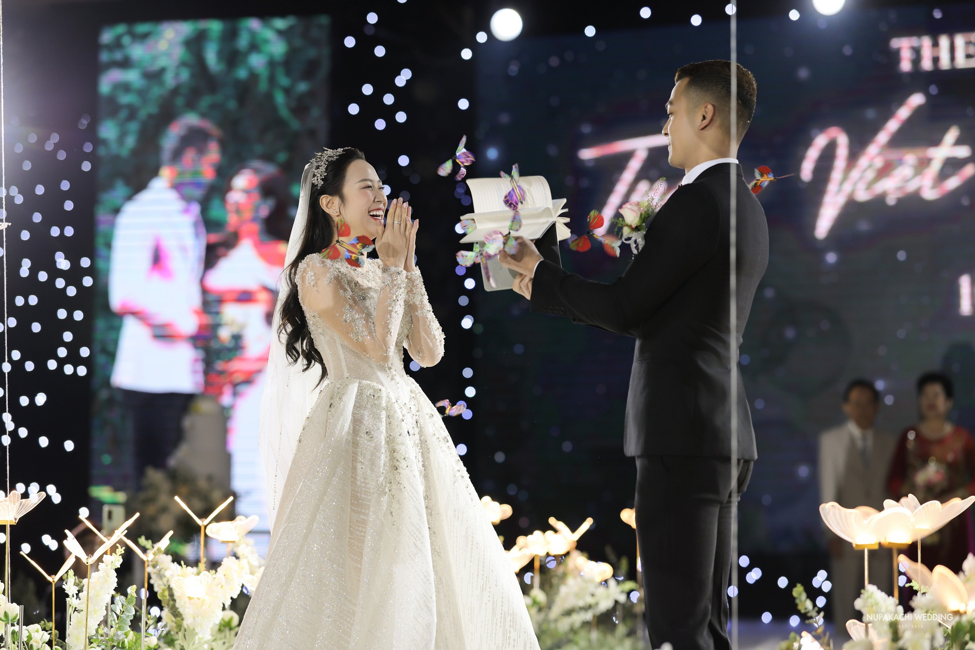 Lễ cưới diễn viên Kim Oanh: Nhã Phương - Lê Giang và dàn sao đổ bộ, cô dâu diện váy cưới 600 triệu- Ảnh 8.