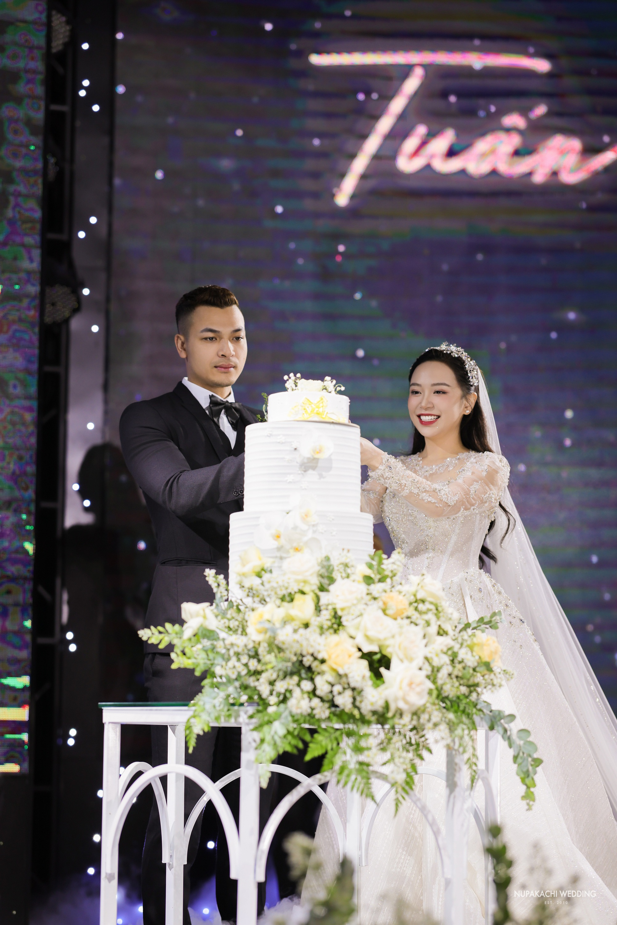 Lễ cưới diễn viên Kim Oanh: Nhã Phương - Lê Giang và dàn sao đổ bộ, cô dâu diện váy cưới 600 triệu- Ảnh 10.