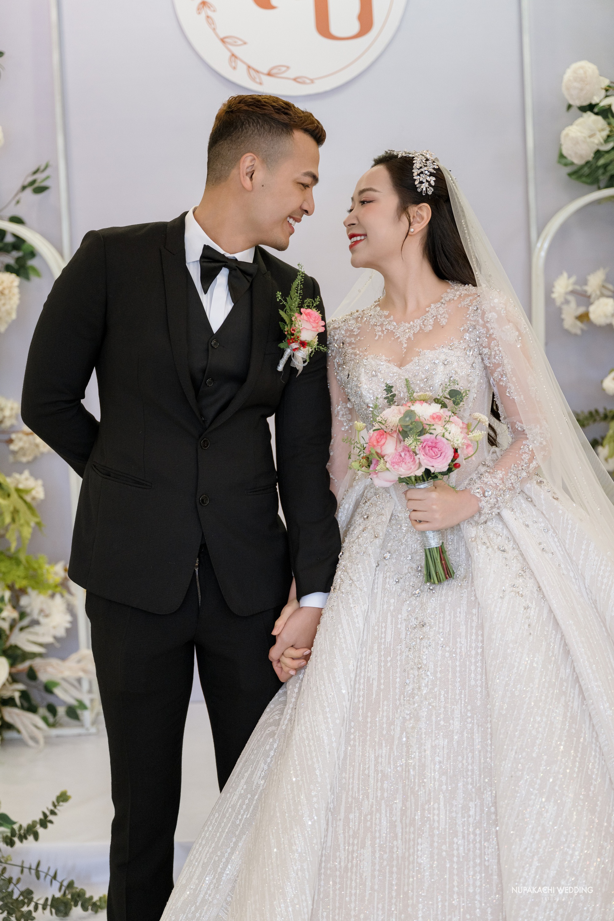 Lễ cưới diễn viên Kim Oanh: Nhã Phương - Lê Giang và dàn sao đổ bộ, cô dâu diện váy cưới 600 triệu- Ảnh 3.