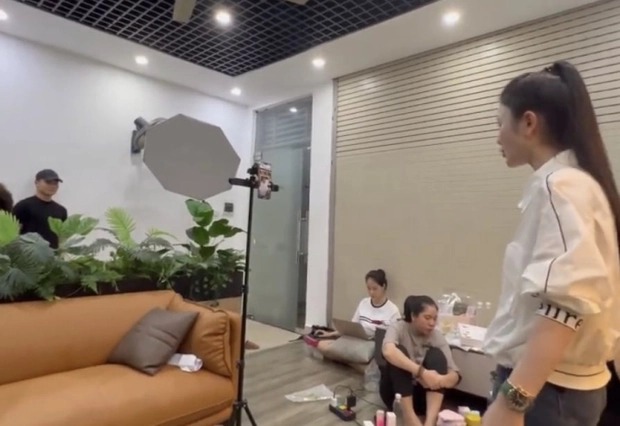 Kiếm 1,6 tỷ sau hơn 60 phút livestream, Chu Thanh Huyền đã dùng chiêu thức gì để 