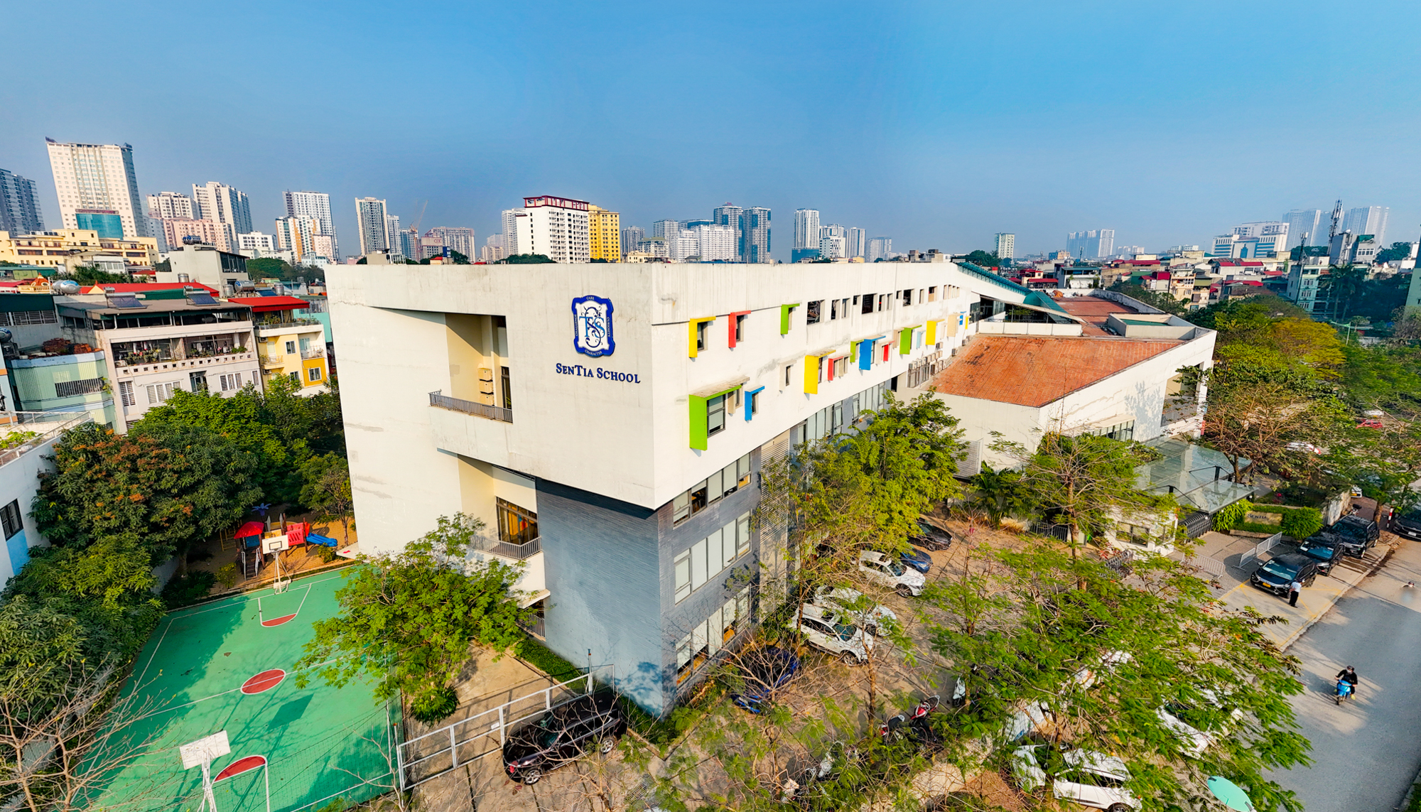 Trường liên cấp từng đạt giải kiến trúc quốc gia, nằm giữa Thủ đô nhưng tràn ngập cây xanh và ánh nắng- Ảnh 1.