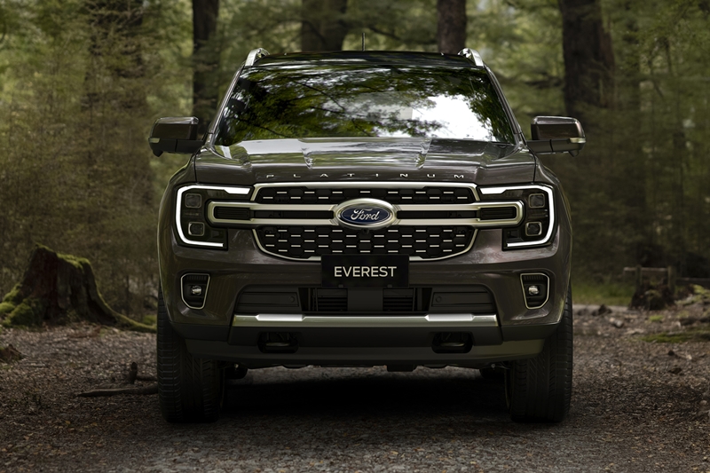 Ford Everest Platinum V6 ra mắt ĐNÁ: Xịn, mạnh hơn hẳn bản sắp bán tại Việt Nam, giá quy đổi chỉ từ 1,58 tỷ đồng
