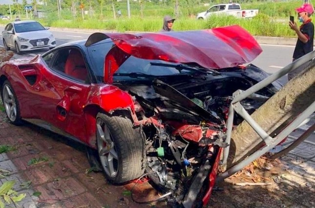 Siêu xe Ferrari 488 GTB tái xuất sau hơn một năm tông đổ cây tại Hà Nội- Ảnh 2.