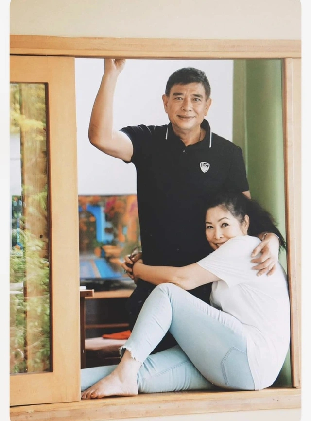 Nữ NSND cưới chồng là 