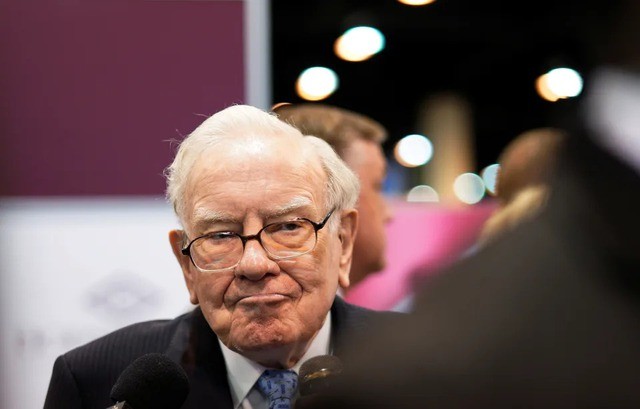 Cụ ông 93 tuổi Warren Buffett và bí mật không bao giờ tức giận: Muốn làm giàu thì phải biết kiểm soát cảm xúc, bạn chưa bỏ lỡ thời cơ đầu tư đâu, đừng nóng vội!- Ảnh 1.