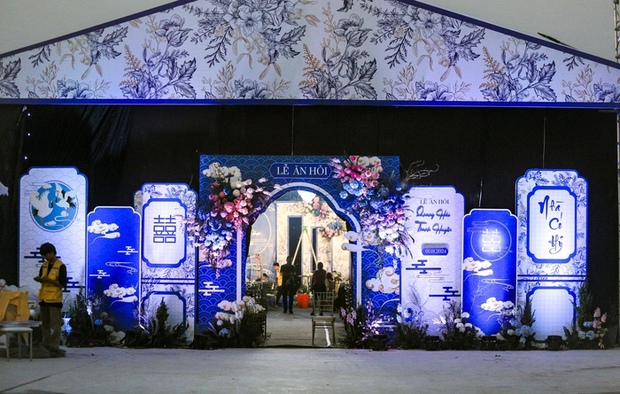 Quang Hải tổ chức đám cưới tại hai địa điểm, dựng rạp siêu hoành tráng ở sân vận động- Ảnh 3.
